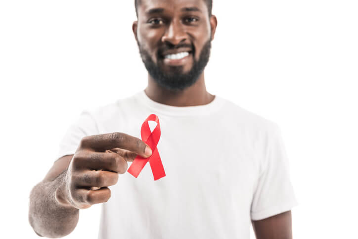 NIH concede subvención para prevenir y tratar cánceres asociados con VIH
