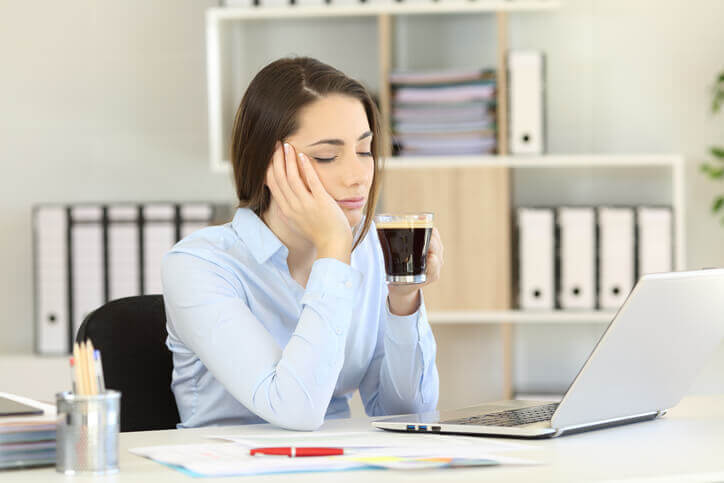 Mujer con narcolepsia