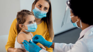 Las vacunas que se ofrecerán serán para enfermedades preventivas como:hepatitis A y B, DTAP, HIB, MMR, HPV, rotavirus, polio, sarampión, varicela, tétano, difteria, tosferina, enfermedad invasiva por neumococo o por meningococo, COVID-19 entre otras.