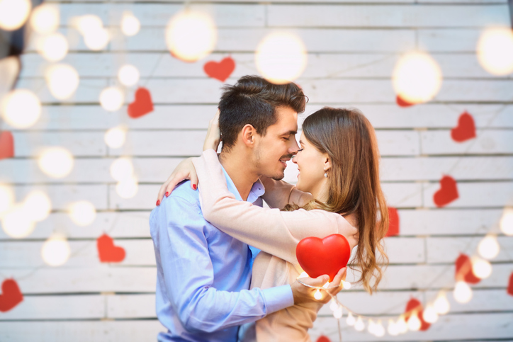 Cuando nos enamoramos, en efecto, nuestro cuerpo es golpeado por una tormenta química, que varía según las etapas del enamoramiento que estemos viviendo. ¿Qué ocurre en nuestro cerebro?