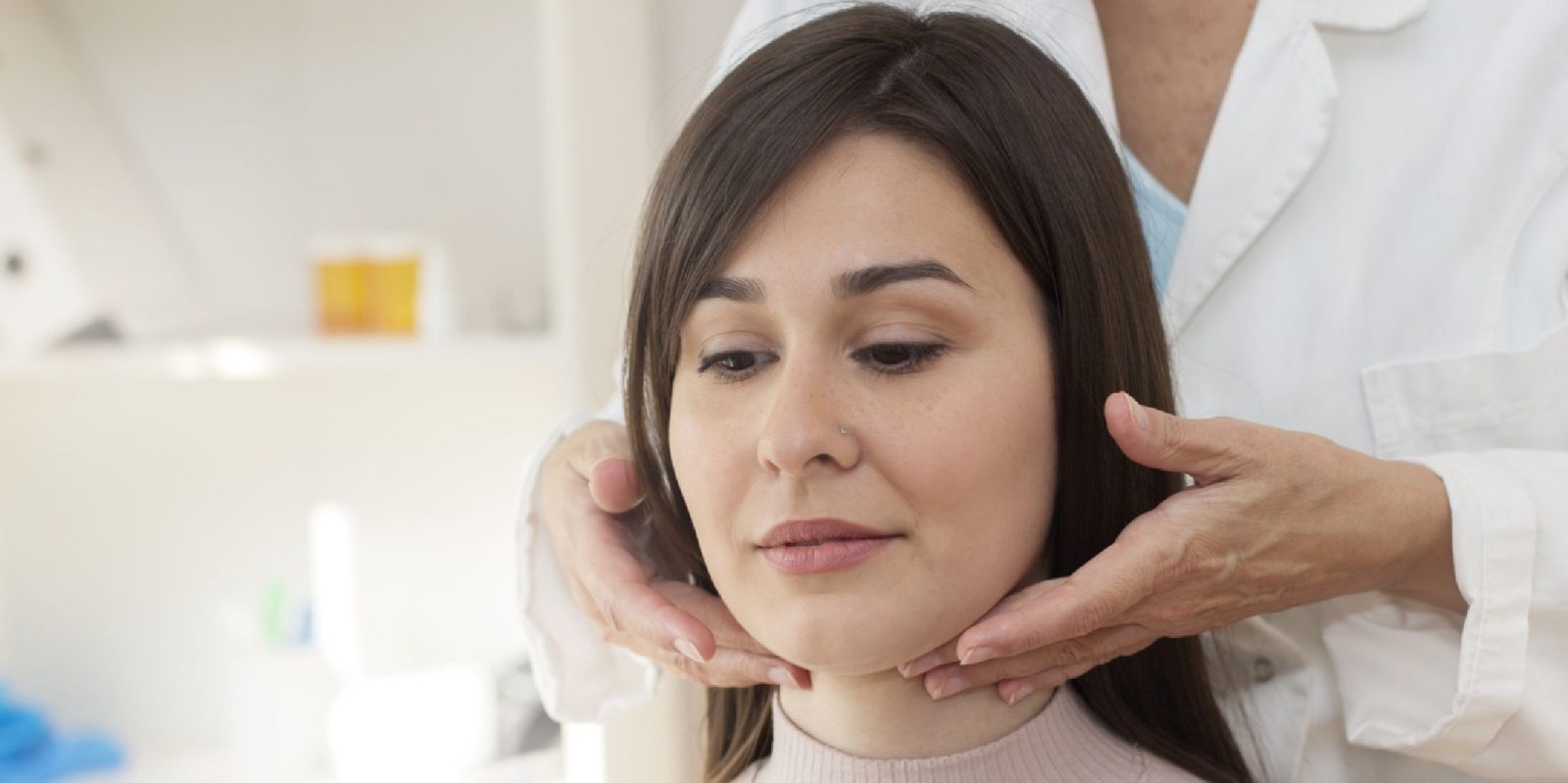 La glándula tiroidea es una glándula fundamental para el cuerpo, responsable del correcto funcionamiento y bienestar de muchos órganos