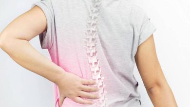 El mieloma múltiple hace que las células cancerosas se acumulen en la médula ósea, donde desplazan a las células sanguíneas sanas.