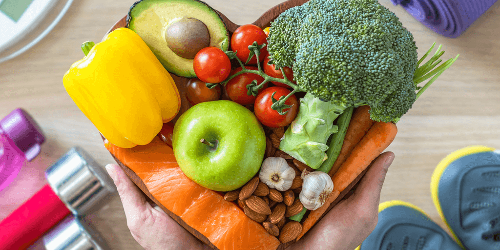 Expertos recomiendan agregar a las rutinas diarias una planificación alimenticia para prevenir enfermedades.