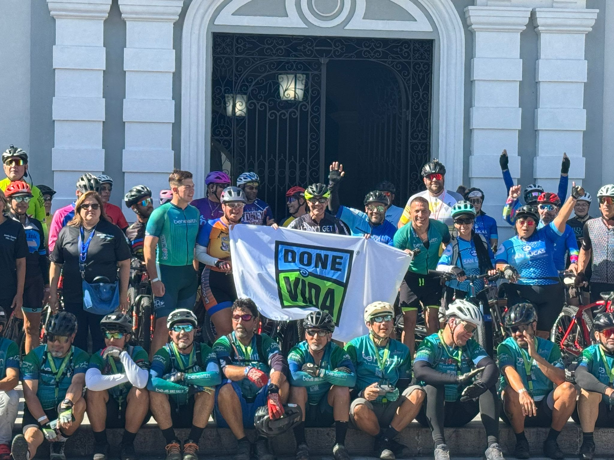 Alex DJ pedalea y recibe homenaje en “BeHealth Bike Rally"