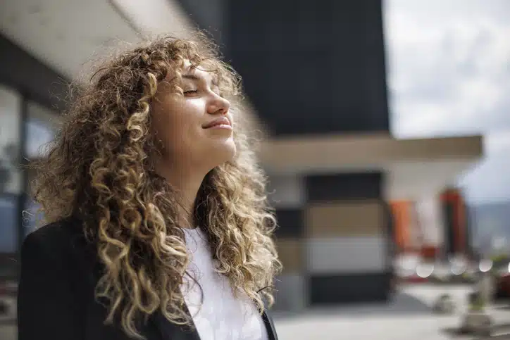 Al adoptar esta técnica, no solo mejorarás tu productividad, sino que también cultivarás una relación más compasiva y equilibrada con tu trabajo y contigo mismo.