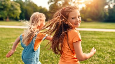 A través del juego, los niños desarrollan habilidades cognitivas, sociales, emocionales y físicas de manera natural y efectiva.