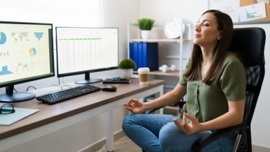 Considere la implementación de programas de mindfulness en el lugar de trabajo, como sesiones guiadas o talleres
