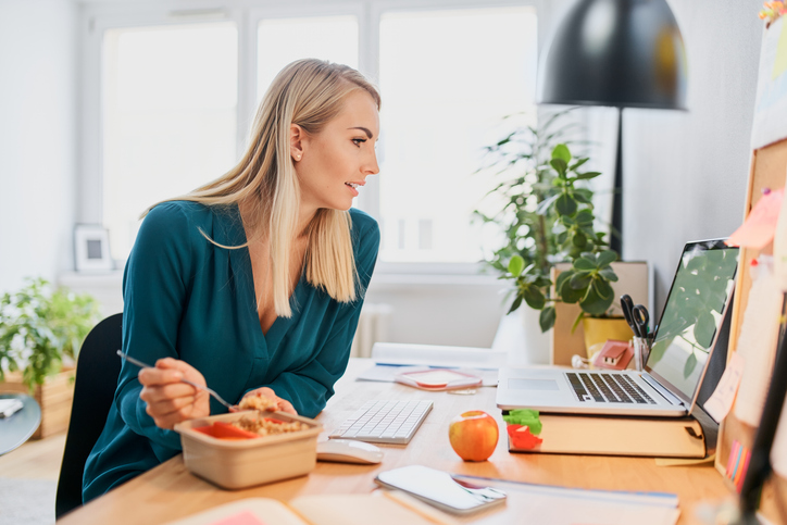 Hacer estos cambios alimenticios no solo protegerá tu corazón, sino que también te permitirá enfrentar los retos laborales