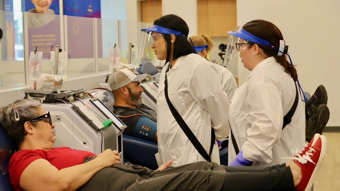 En los tres centros de CSL Plasma en la isla, el personal incluye enfermeras, técnicos de recepción, técnicos de servicio al donante, técnicos de procesamiento de plasma, administración del centro y personal de calidad.