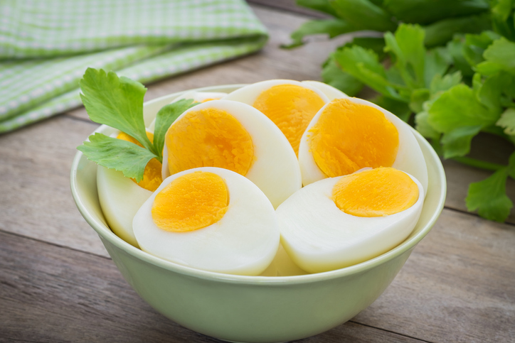 Aunque la investigación continúa, estos hallazgos destacan la importancia de una dieta equilibrada y rica en nutrientes esenciales para la salud cerebral a lo largo de la vida.