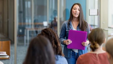 A través del trabajo social se realizan estudios de necesidades de los estudiantes, se ofrece seguimiento y apoyo.