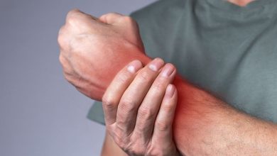 Esta afección inflamatoria afecta a todos los géneros por igual y se presenta usualmente después de los 30 años.
