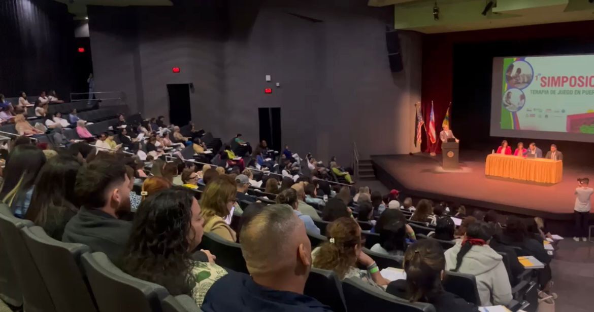 En un esfuerzo conjunto por promover la salud mental infantil, Puerto Rico llevó a cabo su primer Simposio de Terapia de Juego en el Recinto Metro de la Universidad Interamericana de Puerto Rico