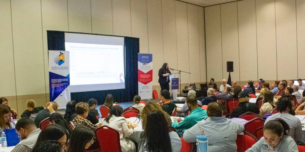 Profesionales exponen en la Convención Anual de Control de Vectores