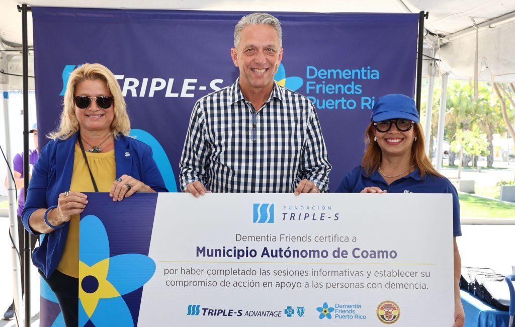 Tras cumplir con todos los requerimientos de capacitación sobre la población con demencia, la Fundación Triple S certificó hoy como Dementia Friends al Municipio de Coamo durante el Dementia Friends Tour
