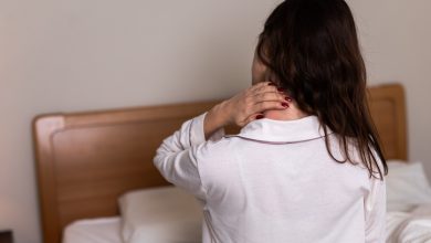 “Dormir es una palabra complicada cuando tienes artritis”, dice Trina Wilcox, conductora del podcast Live Yes! With Arthritis de la Arthritis Foundation.