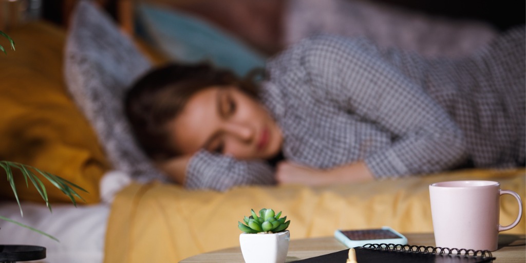 Al llevar un registro detallado de tu sueño, puedes identificar patrones que podrían estar afectando la calidad de tu sueño.