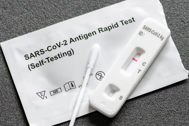 La OMS informó que el riesgo para la salud de esta nueva variante es baja y sus efectos son comparables a los de variantes anteriores.