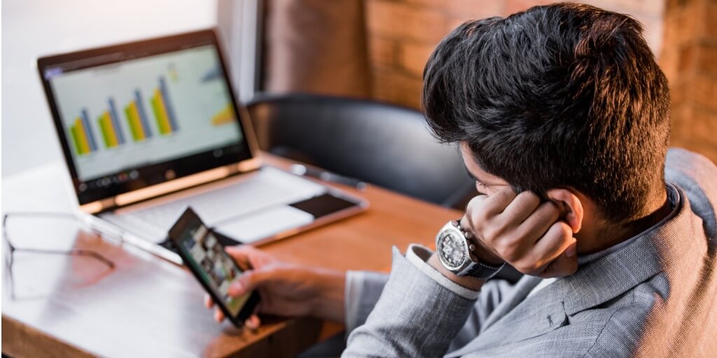 La procrastinación es la acción o hábito de retrasar actividades o situaciones que deberían esperarse, sustituyéndolas por otras situaciones más irrelevantes o placenteras